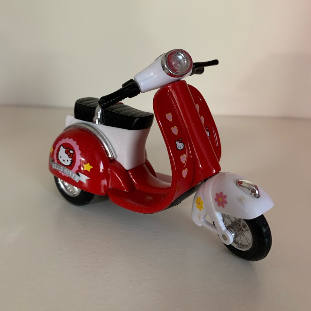 Y2k hello kitty moped decor